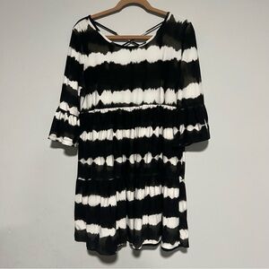 Vision Women Size Large Bell Sleeves Tie Dye Tiered Dress Multicolored Striped